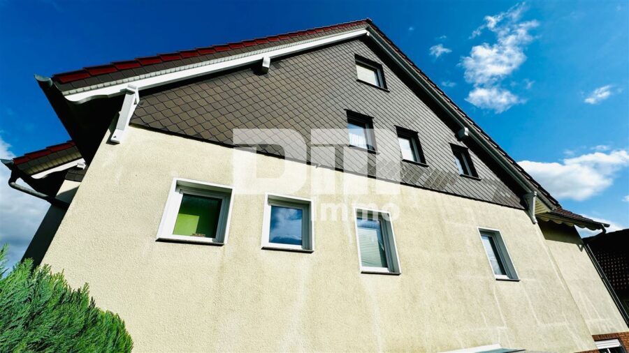 Schönes Mehrfamilienhaus geteilt nach WEG mit umfangreichen Nutzflächen und Traumgrundstück - Seitenansicht